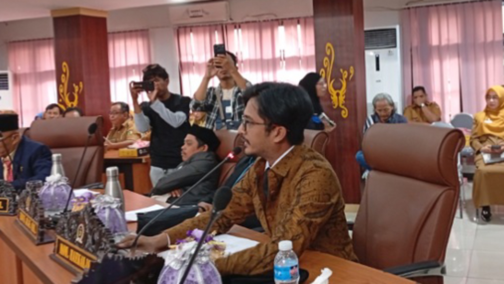 Haekal Ishak Kritik Prioritas Anggaran Pemkot Palu, Soroti Drainase Rusak dan Ketidakhadiran Wali Kota