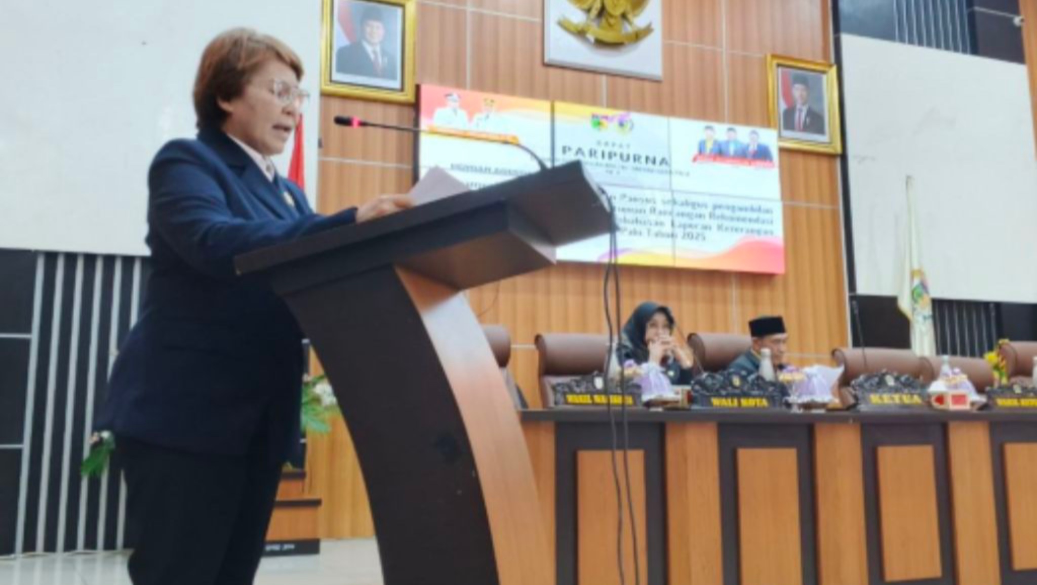 Rustia Tompo Gantikan Irsan Satria sebagai Ketua Fraksi Hanura DPRD Palu