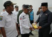 Bupati Morowali Serahkan 222 Bantuan Meteran Listrik untuk Lima Desa di Sombori Kepulauan dan Kebut Pembangunan Jalan