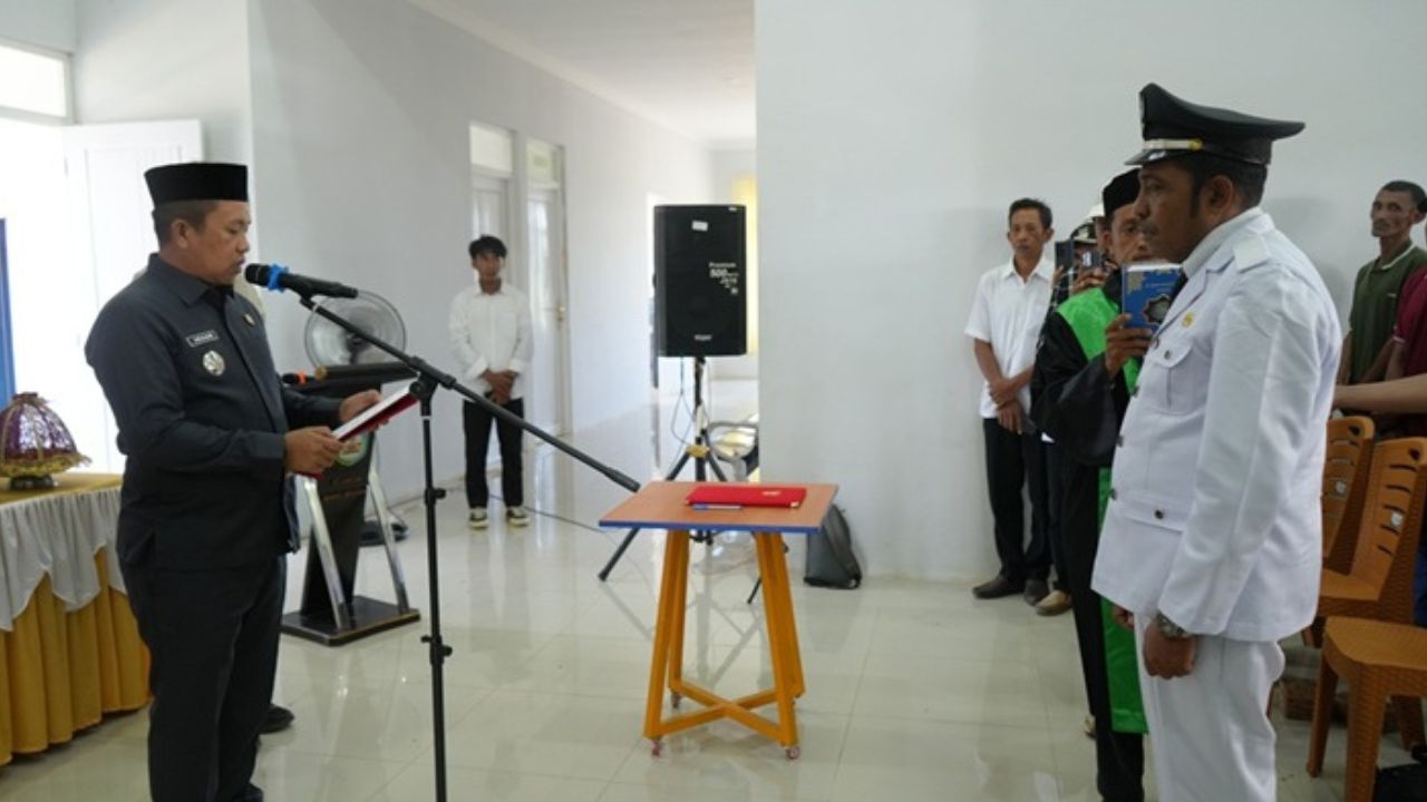 Bupati Morowali Lantik Pj Kades Matano, Tekankan Pelayanan Publik dan Sinergi Pembangunan