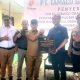 Bupati Morowali Serahkan Bantuan Listrik untuk 26 KK di Dusun Bahombelu