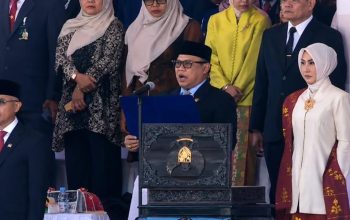 Ketua DPRD Sulteng Arus Abdul Karim Bacakan Teks Proklamasi HUT ke-81 Republik Indonesia
