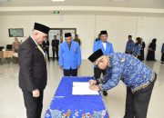 Resmi Dilantik, Rektor Untad Prof Amar Ingatkan 53 PNS Baru Bijak Bermedia Sosial