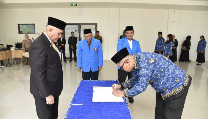 Resmi Dilantik, Rektor Untad Prof Amar Ingatkan 53 PNS Baru Bijak Bermedia Sosial