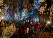 Di Gua Tamanoa Warga Wawopada Kibarkan Merah Putih