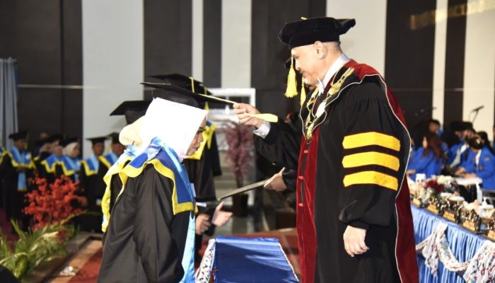 Wisuda 1.300 Lulusan, Untad Dorong Alumni Berikan Dampak Positif bagi Masyarakat