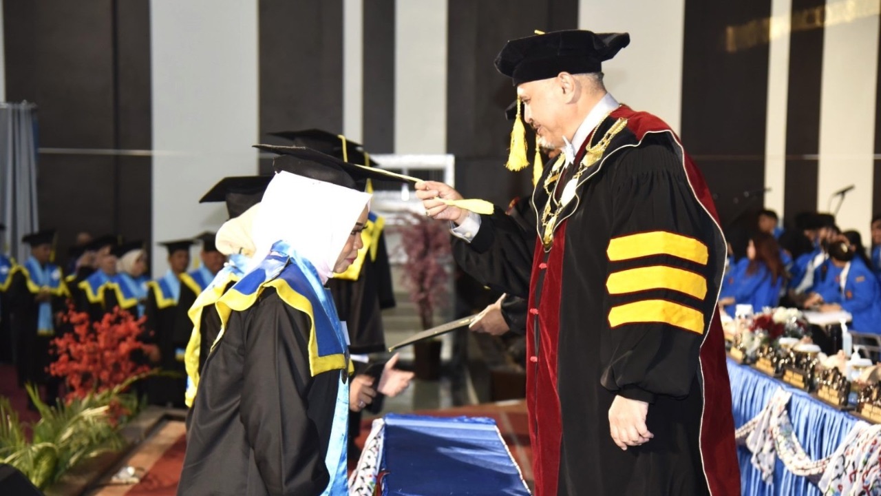 Wisuda 1.300 Lulusan, Untad Dorong Alumni Berikan Dampak Positif bagi Masyarakat