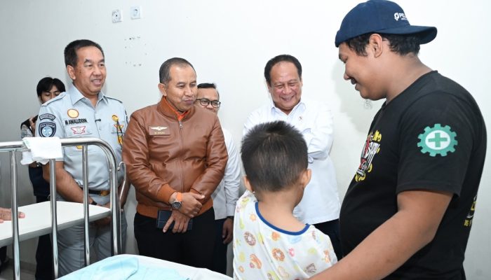 Wamenhub dan Dirut Jasa Raharja Tinjau Penanganan Korban KM Mutiara Sentosa II di RS PHC Surabaya