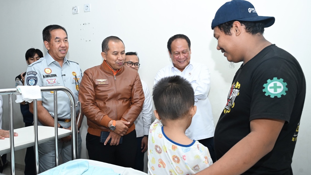 Wamenhub dan Dirut Jasa Raharja Tinjau Penanganan Korban KM Mutiara Sentosa II di RS PHC Surabaya