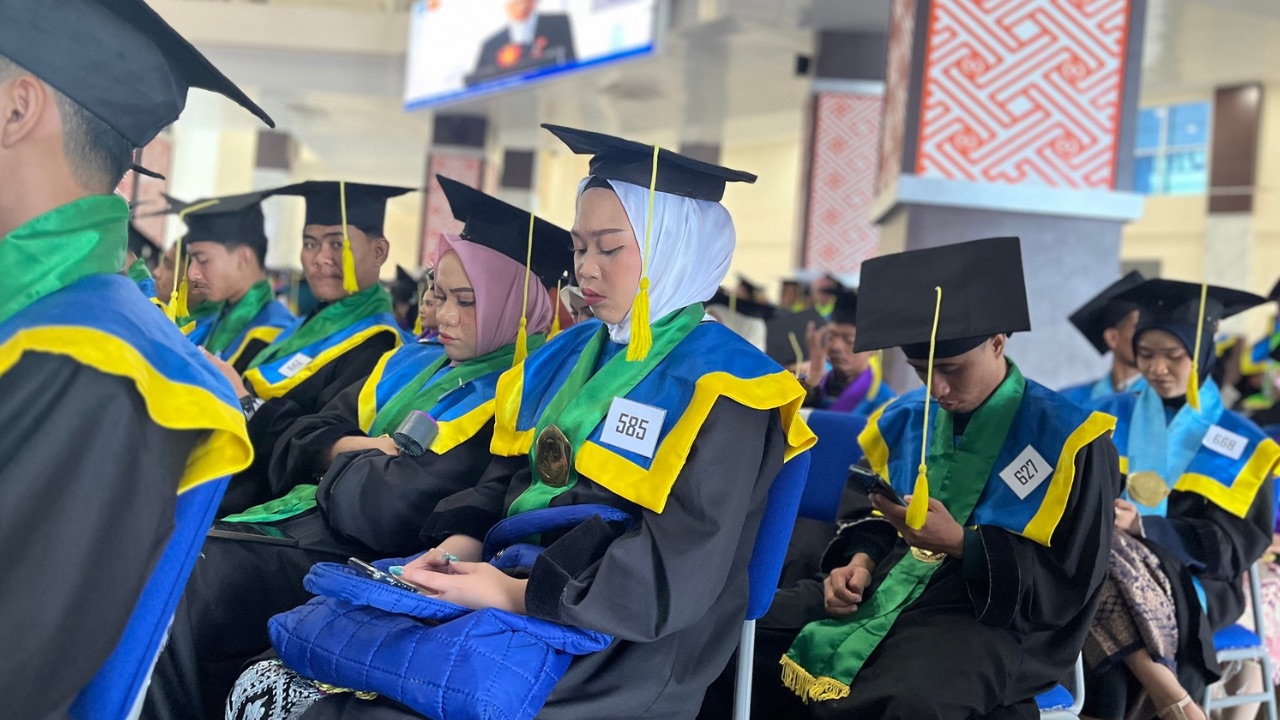Untad Wisuda 1.018 Lulusan, Rektor Prof Amar: Jangan Takut Gagal