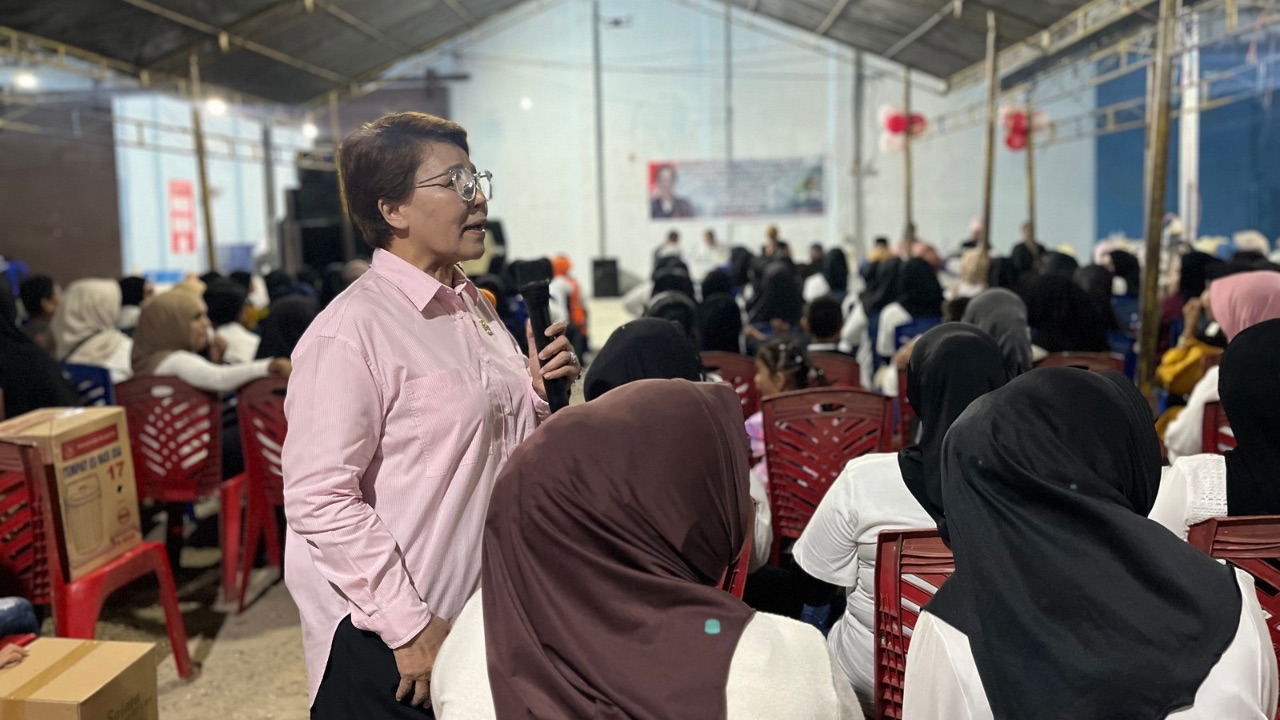 Reses di Kayumalue Ngapa, Rustia Tompo Berikan 28 Termos untuk Kembangkan Usaha Nasi Kuning