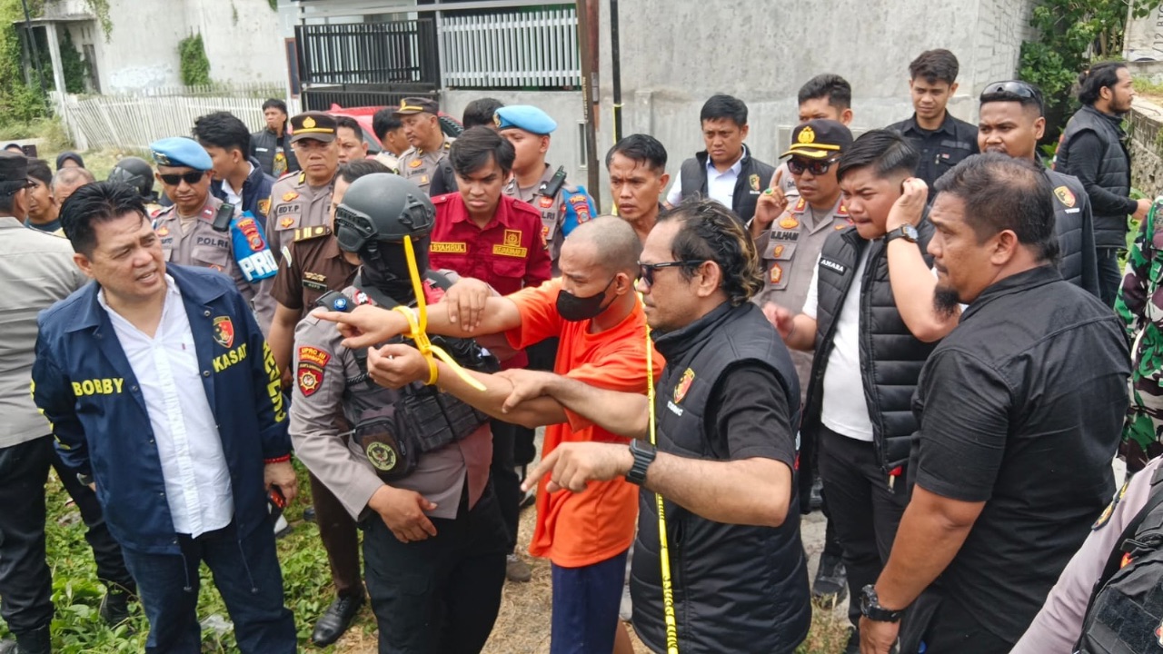 Rekonstruksi Kasus Pembunuhan Satu Keluarga di Kota Palu, Pelaku Peragakan 34 Adegan