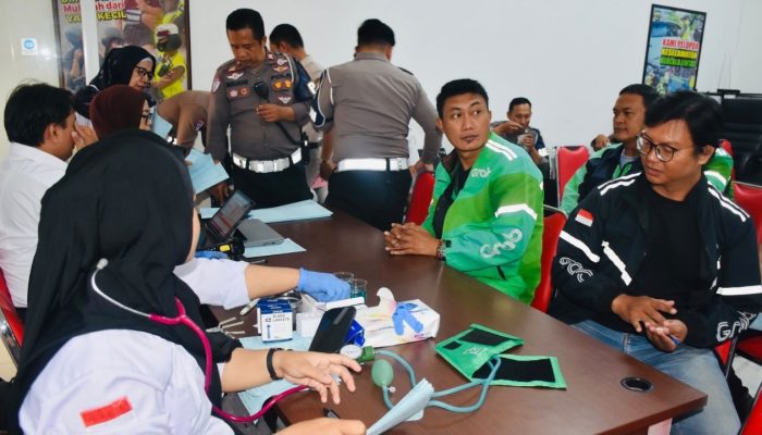 Peringati Hari Lalu Lintas ke-71, Ojol Palu Ikut Donor Darah di Polda Sulteng