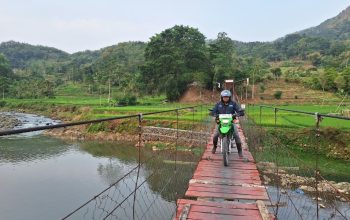 Menembus Jalan Terjal, Mantri BRI Layani Nasabah di Pelosok Garut