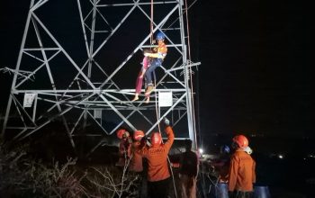 Diduga Hendak Bunuh Diri, Seorang Wanita di Palu Nekat Panjat Tower