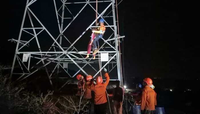 Diduga Hendak Bunuh Diri, Seorang Wanita di Palu Nekat Panjat Tower