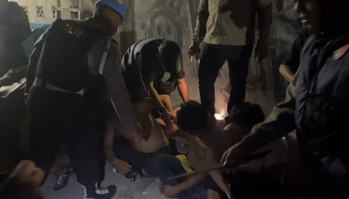 Polisi Gerebek Sarang Narkoba di Kayumalue Palu, 17 Orang Diamankan