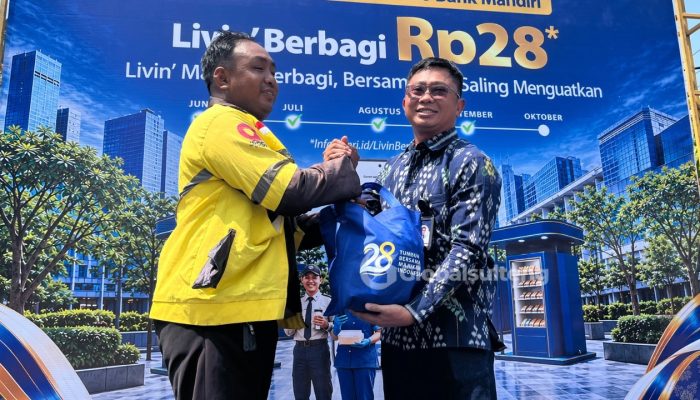 Peringati HUT ke-28, Bank Mandiri Palu Bagikan Ratusan Paket Sembako kepada Pengemudi Ojol dan Masyarakat Prasejahtera